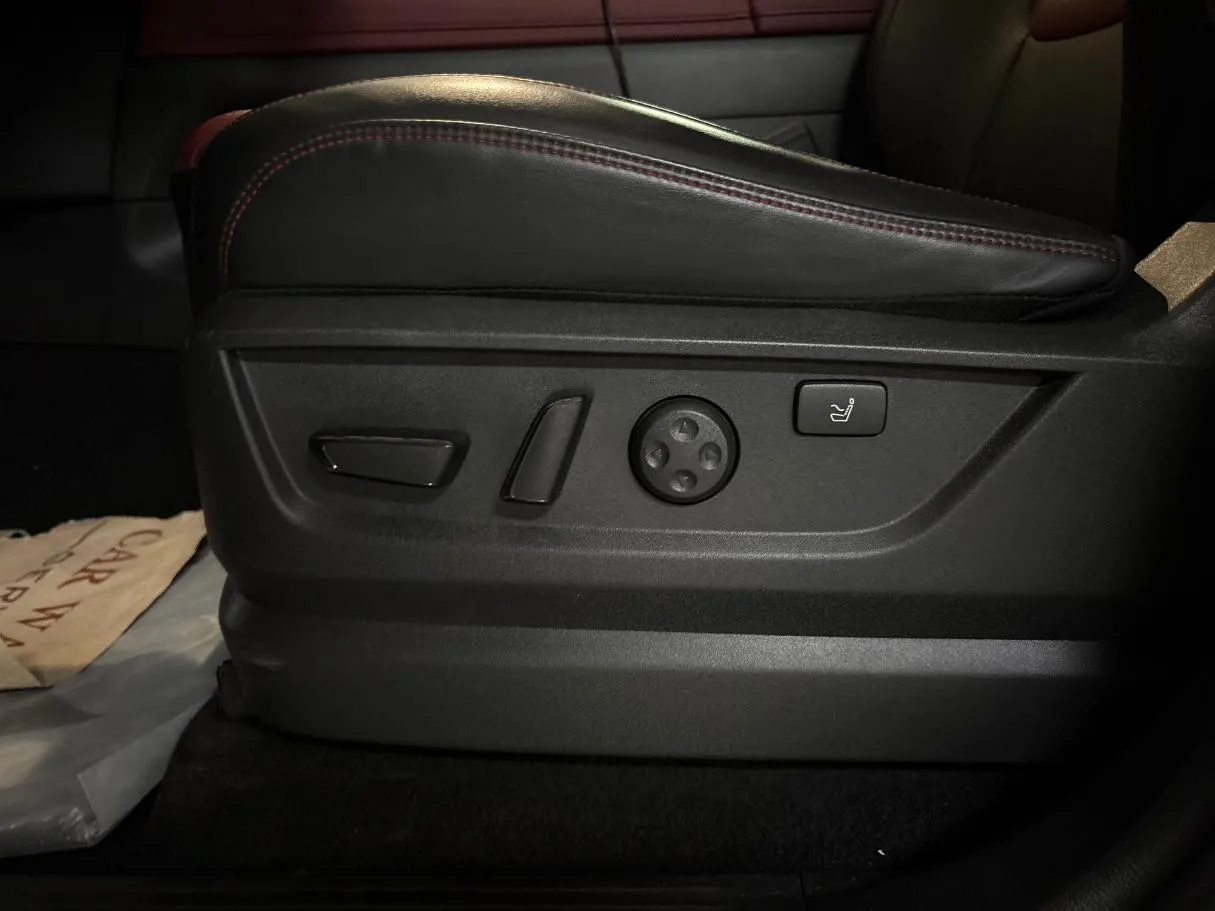 Car image 27