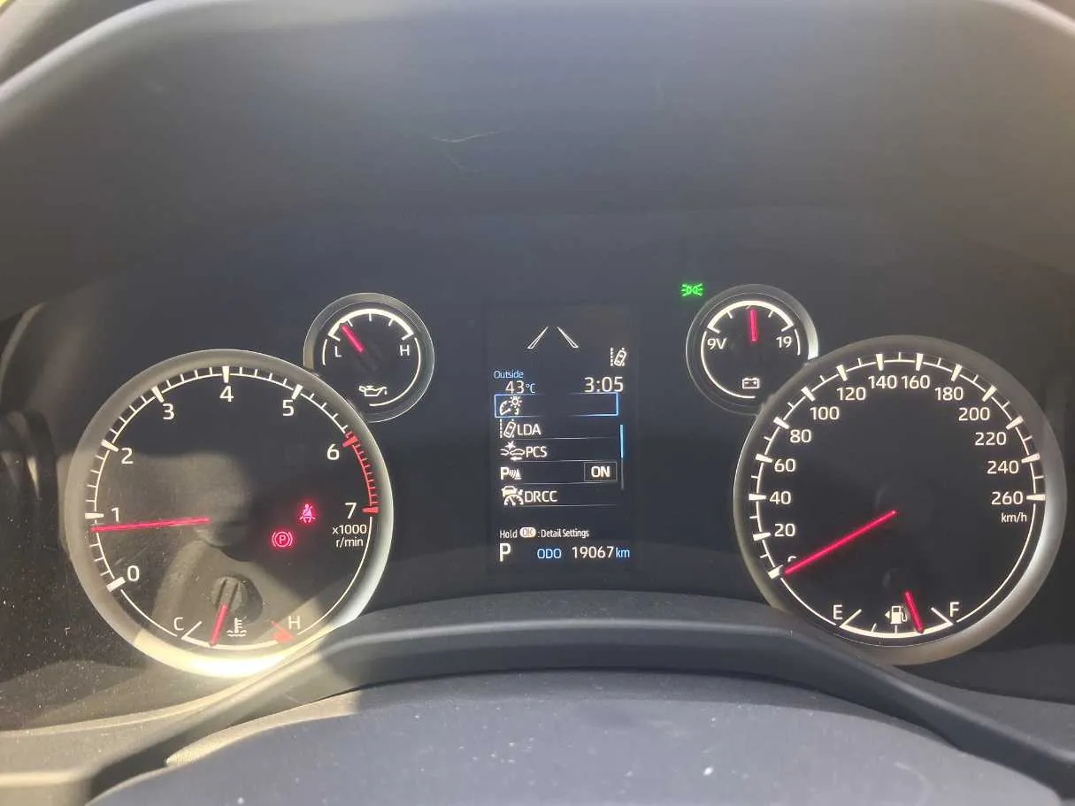 Car image 18
