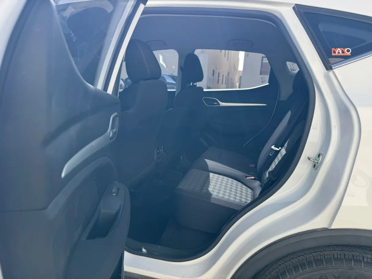 Car image 13