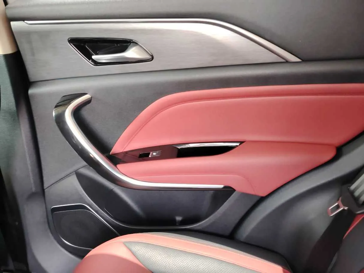 Car image 35