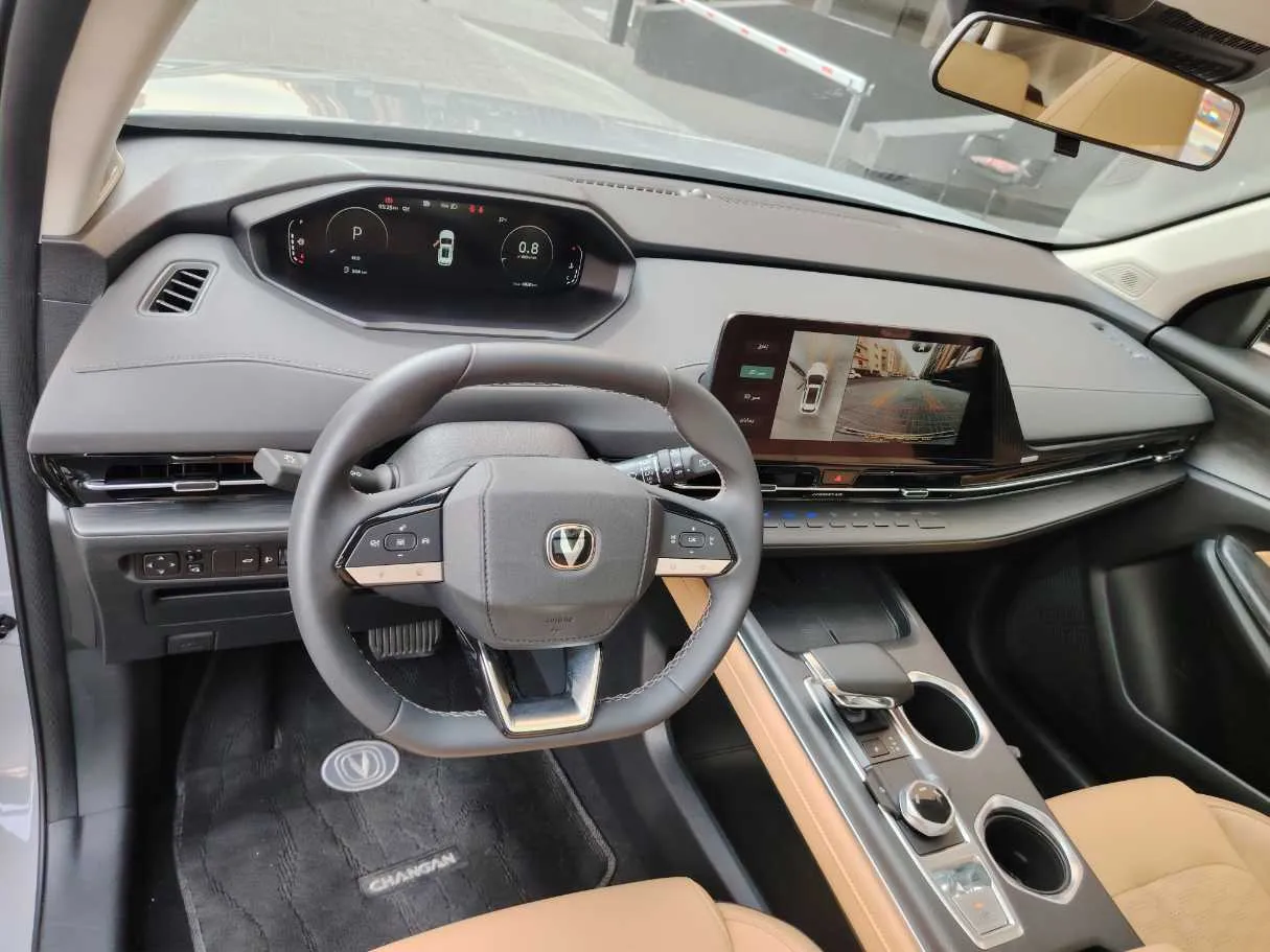 Car image 11