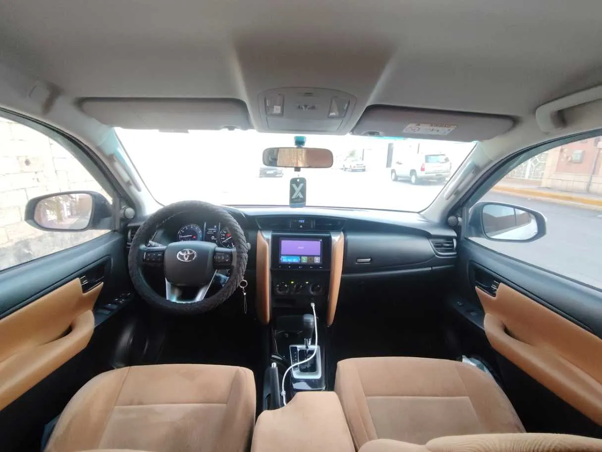 Car image 17