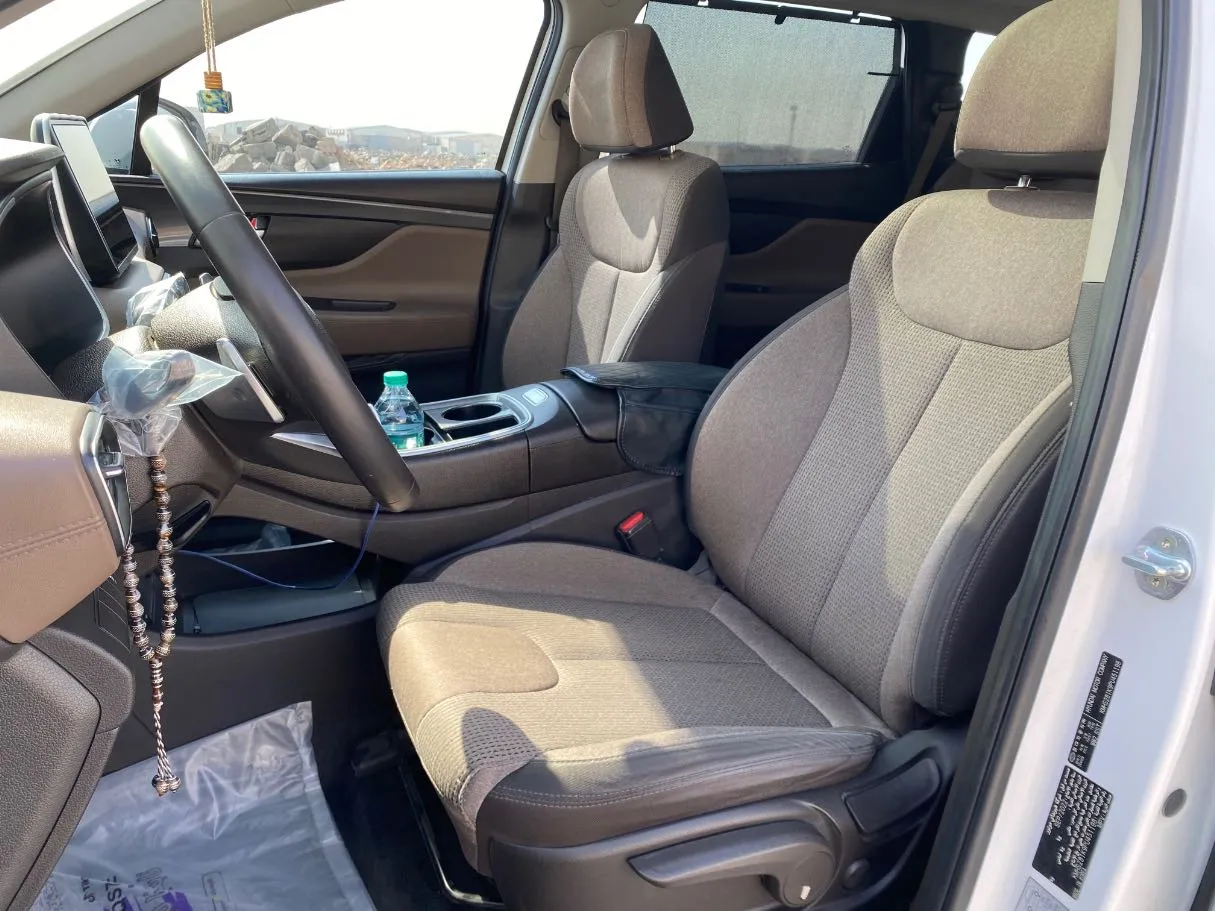 Car image 10
