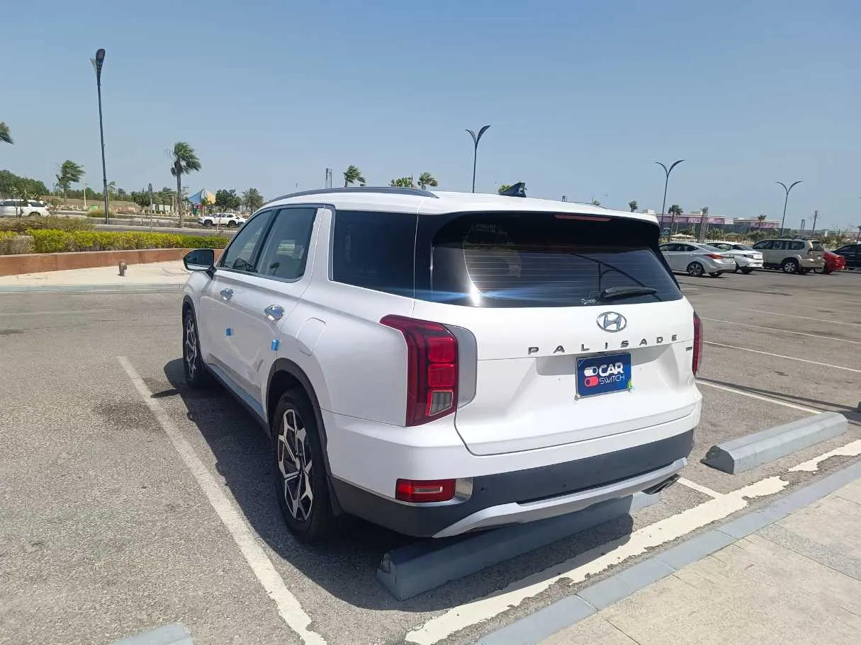 Car image 7