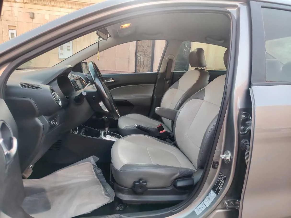 Car image 12