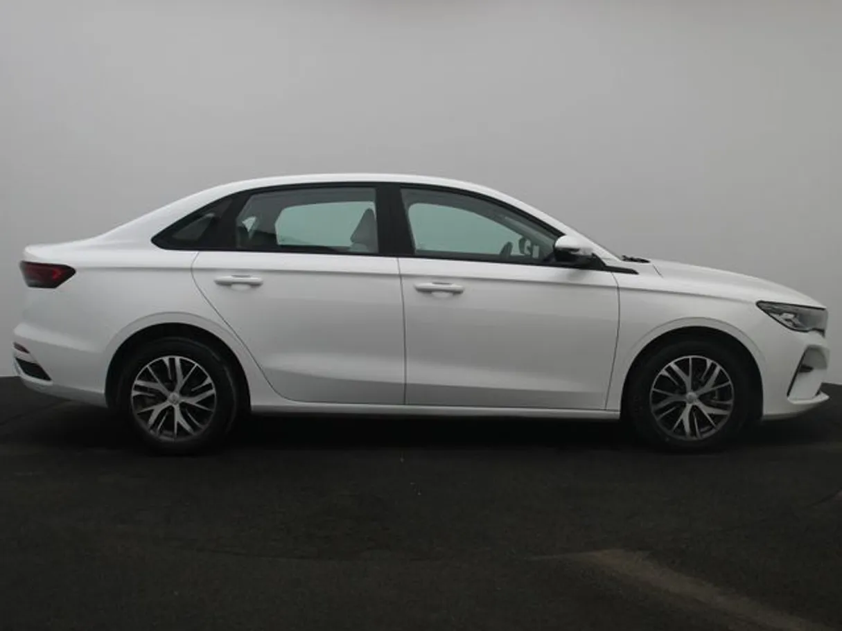 Car image 13