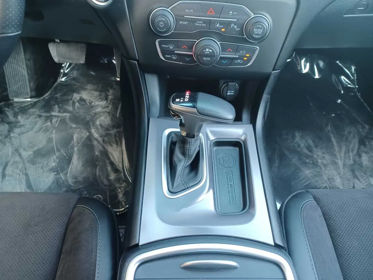 Car image 15