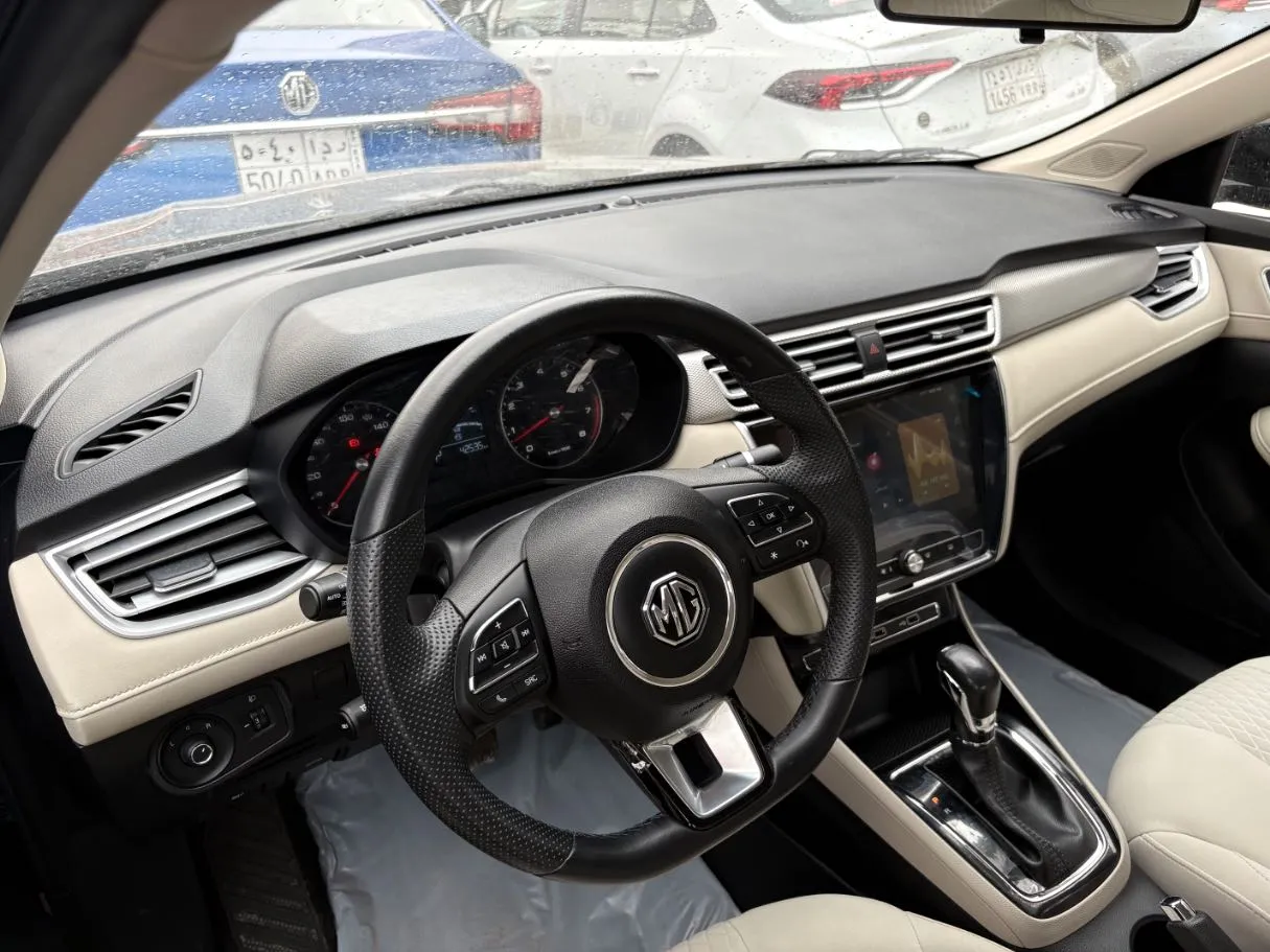 Car image 5