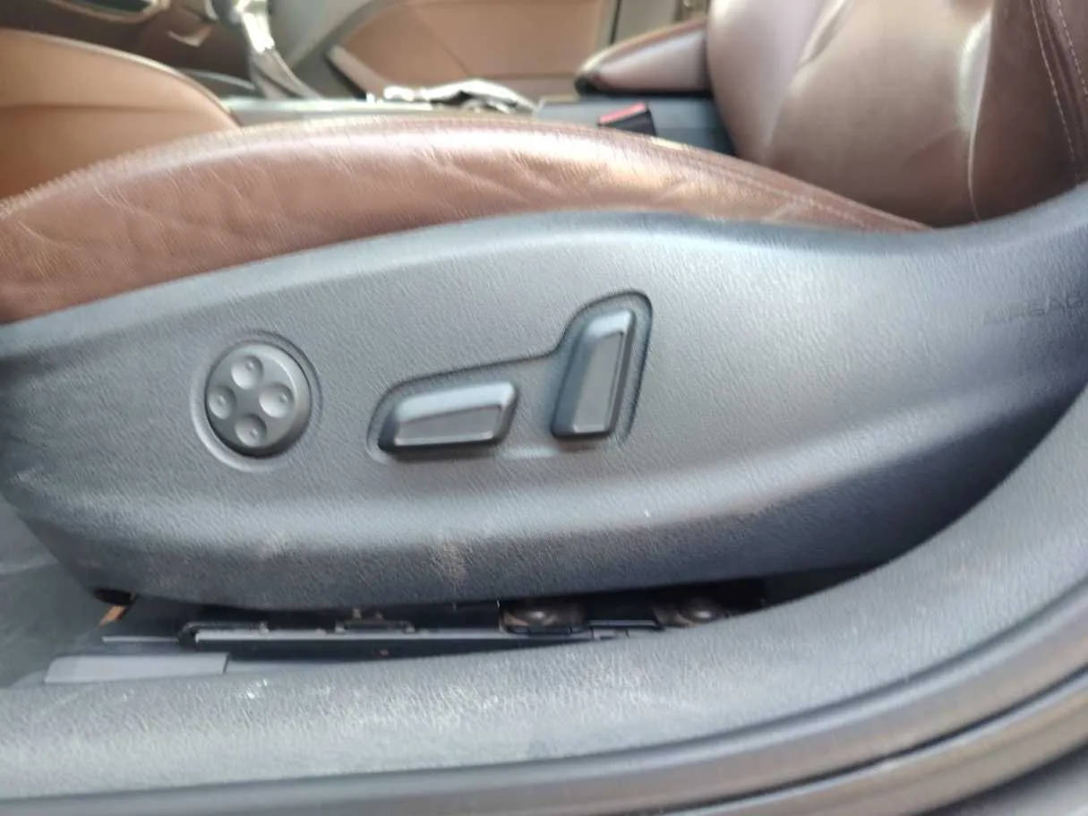 Car image 28