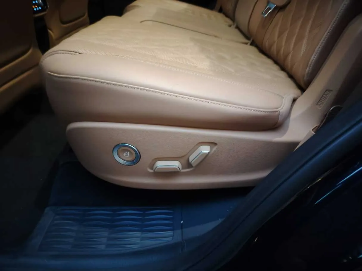 Car image 35