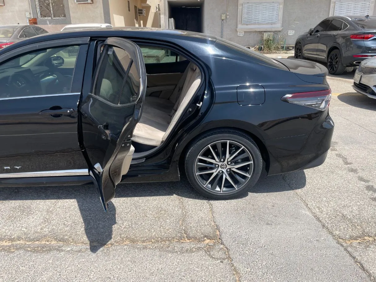 Car image 15