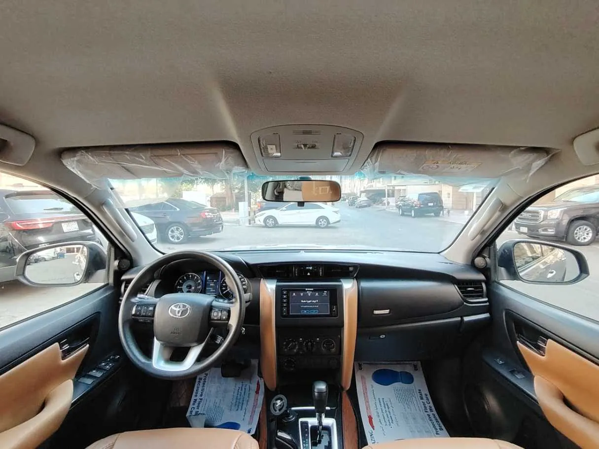 Car image 17