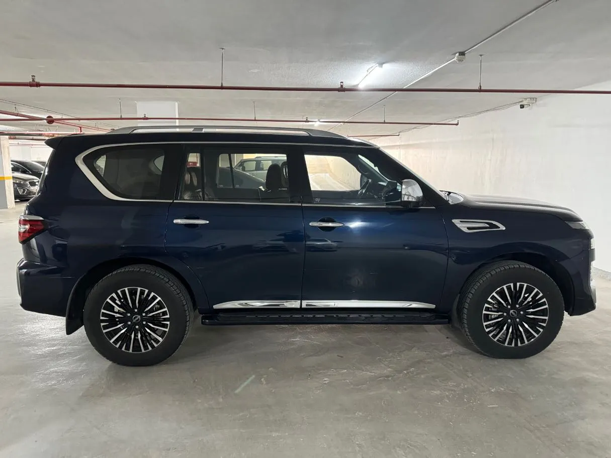 Car image 4
