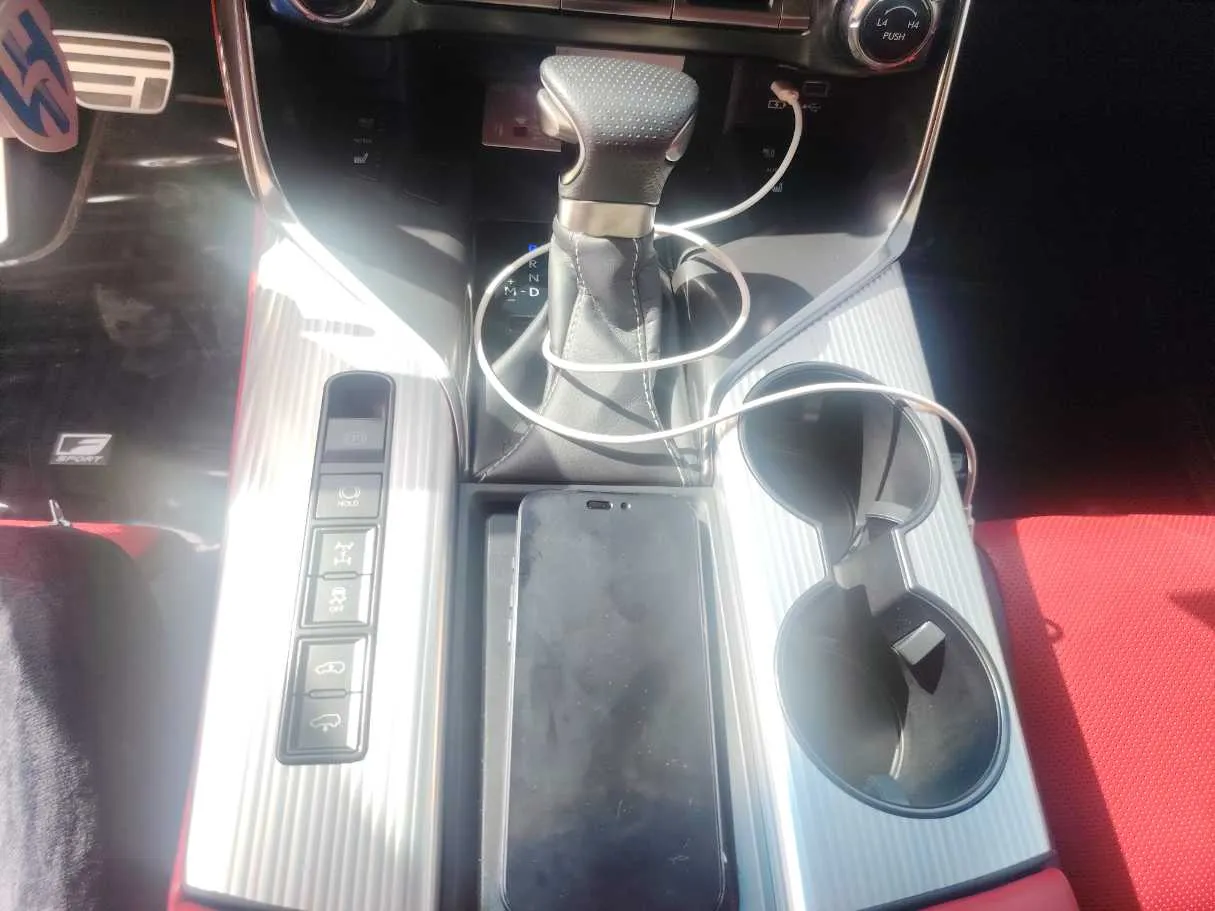 Car image 17