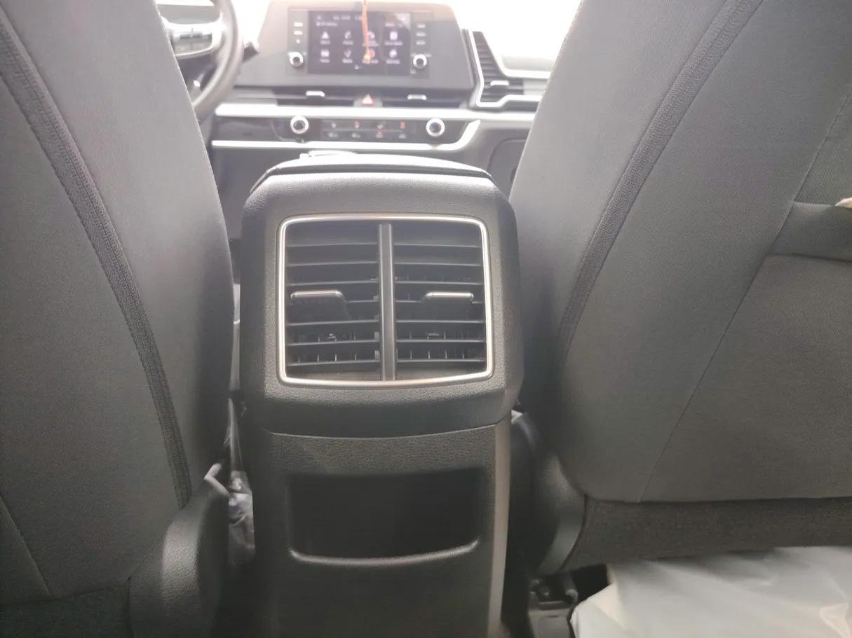Car image 27