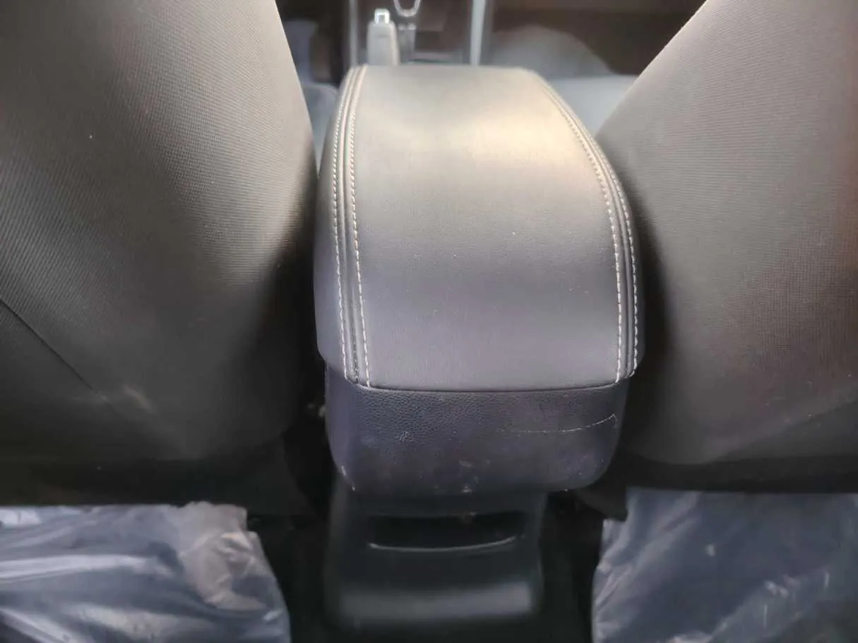 Car image 36