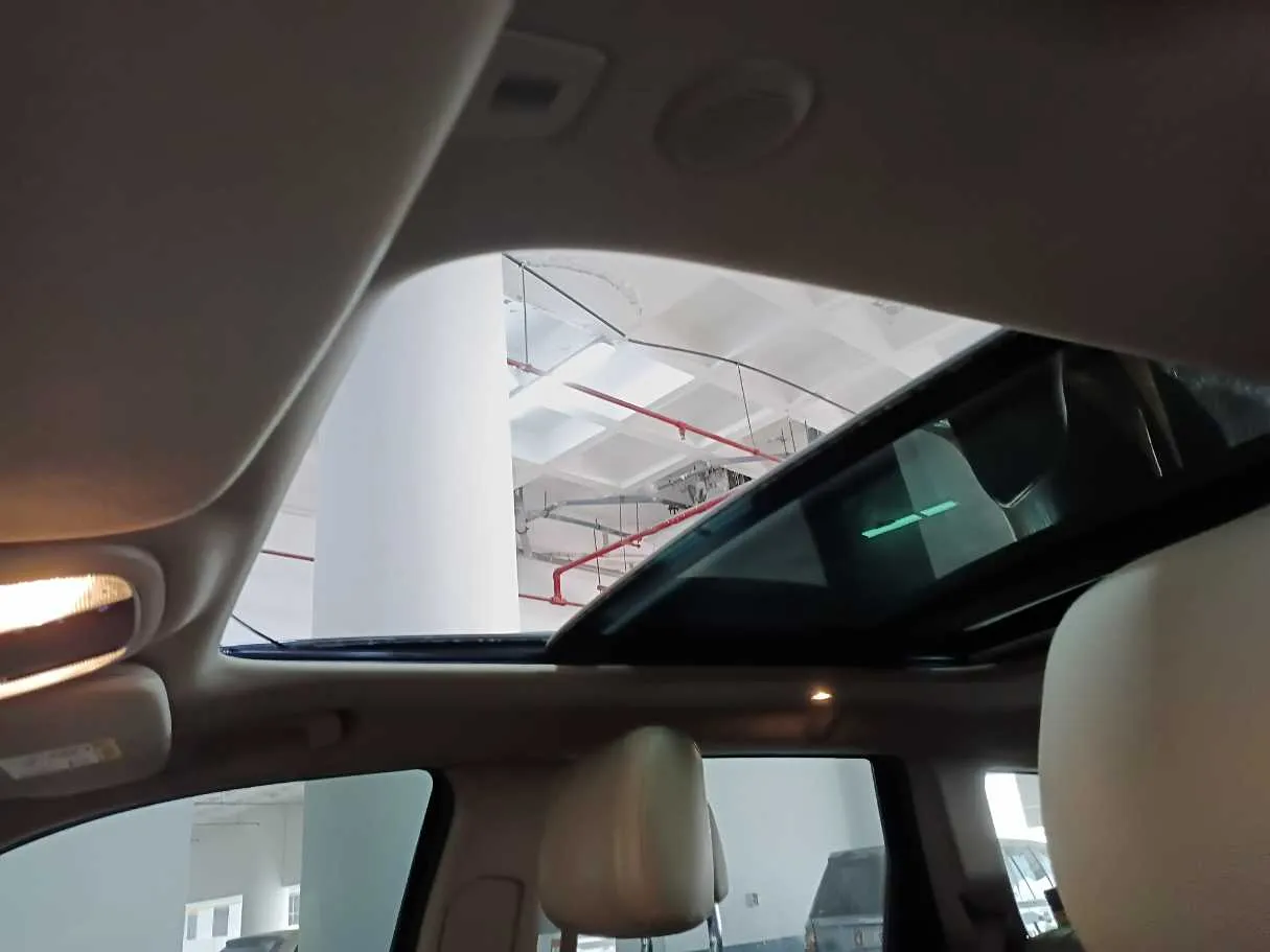 Car image 23
