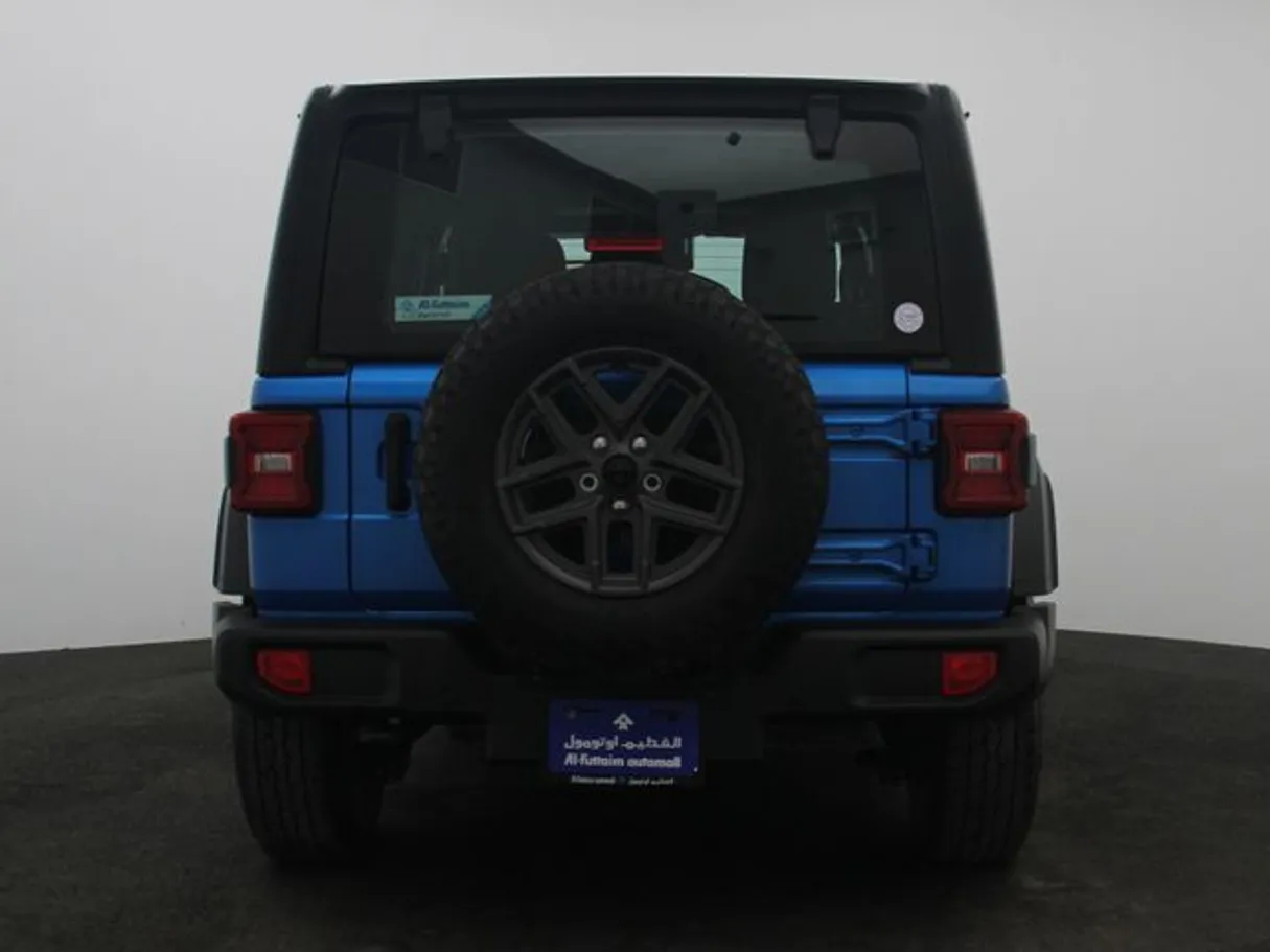 Car image 12