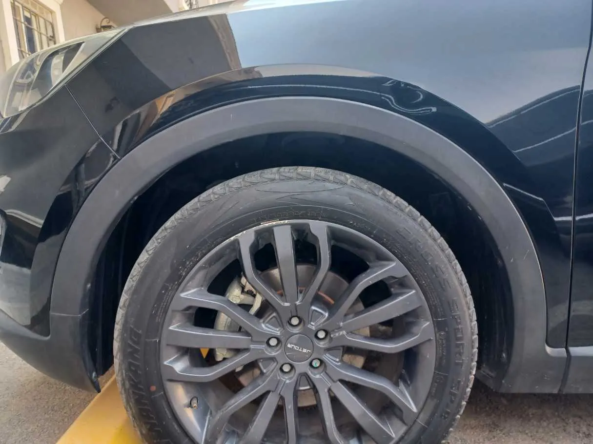 Car image 9