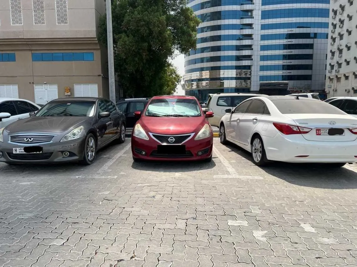 Car image 9
