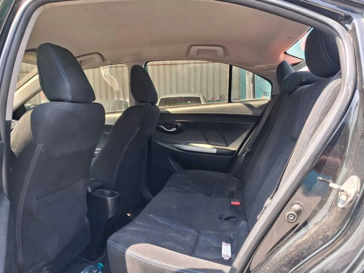 Car image 13