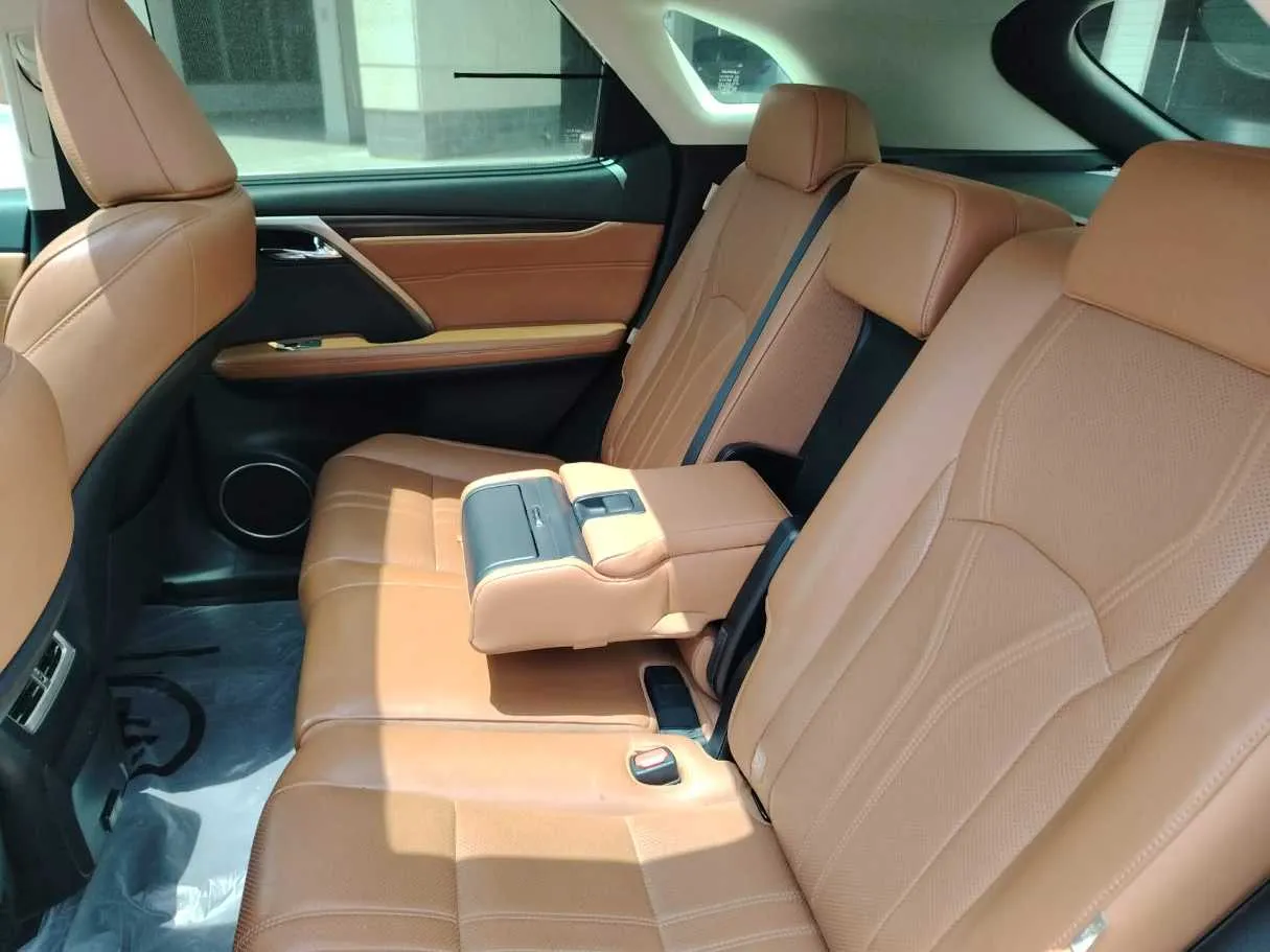Car image 18