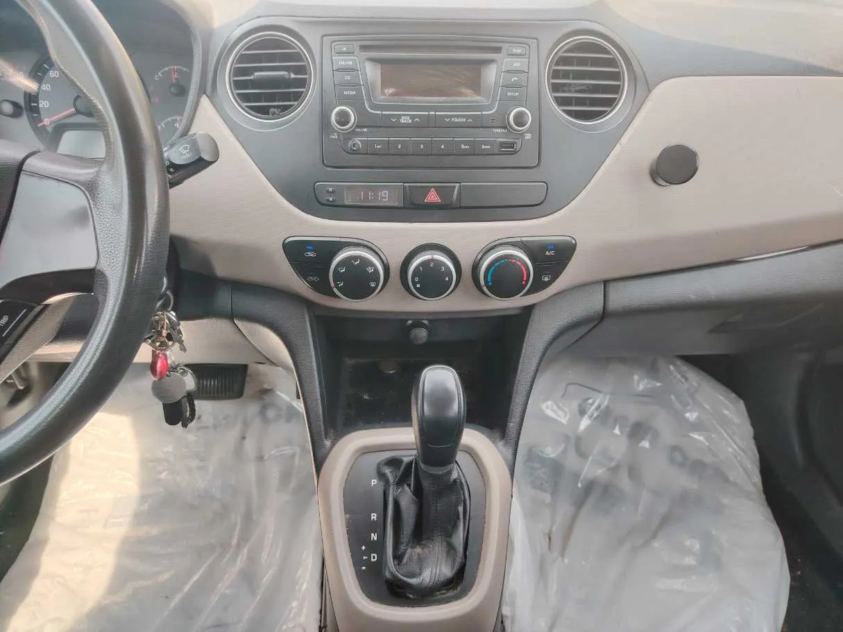 Car image 18