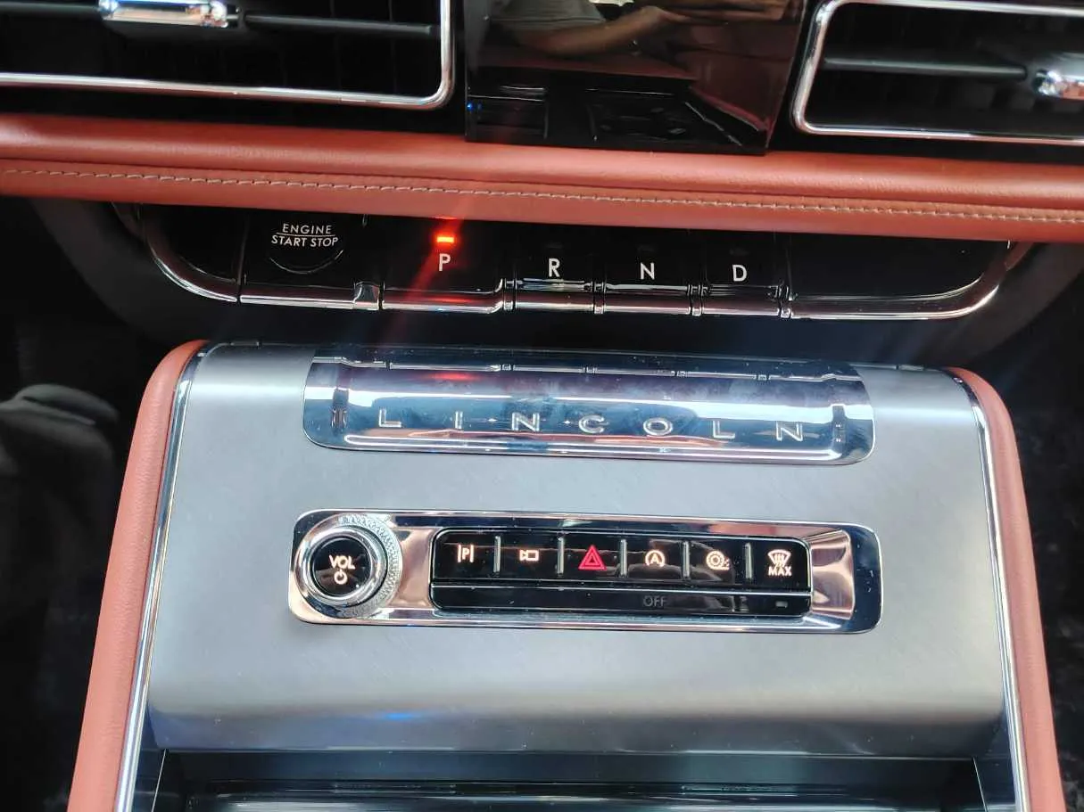 Car image 34