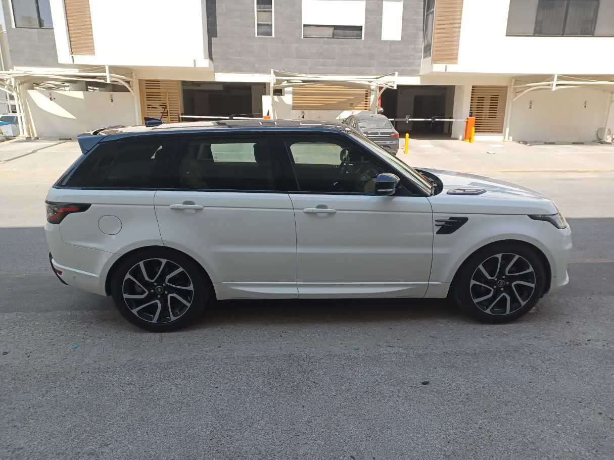 Car image 5