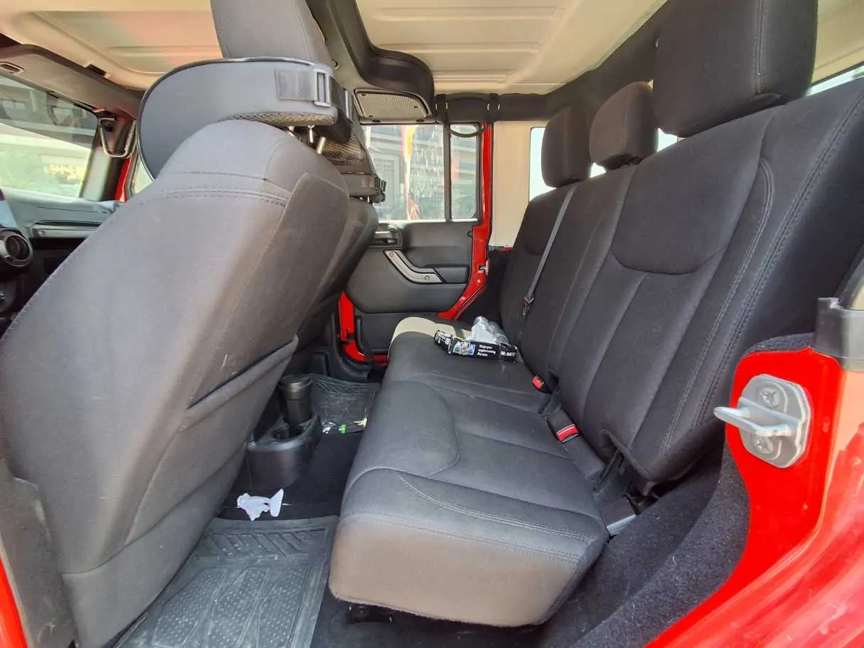 Car image 19