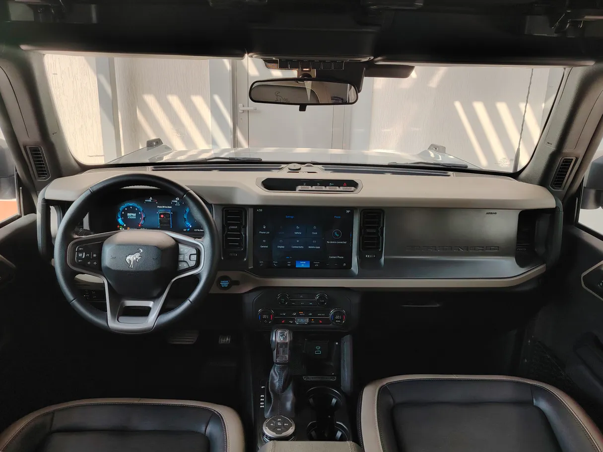 Car image 17