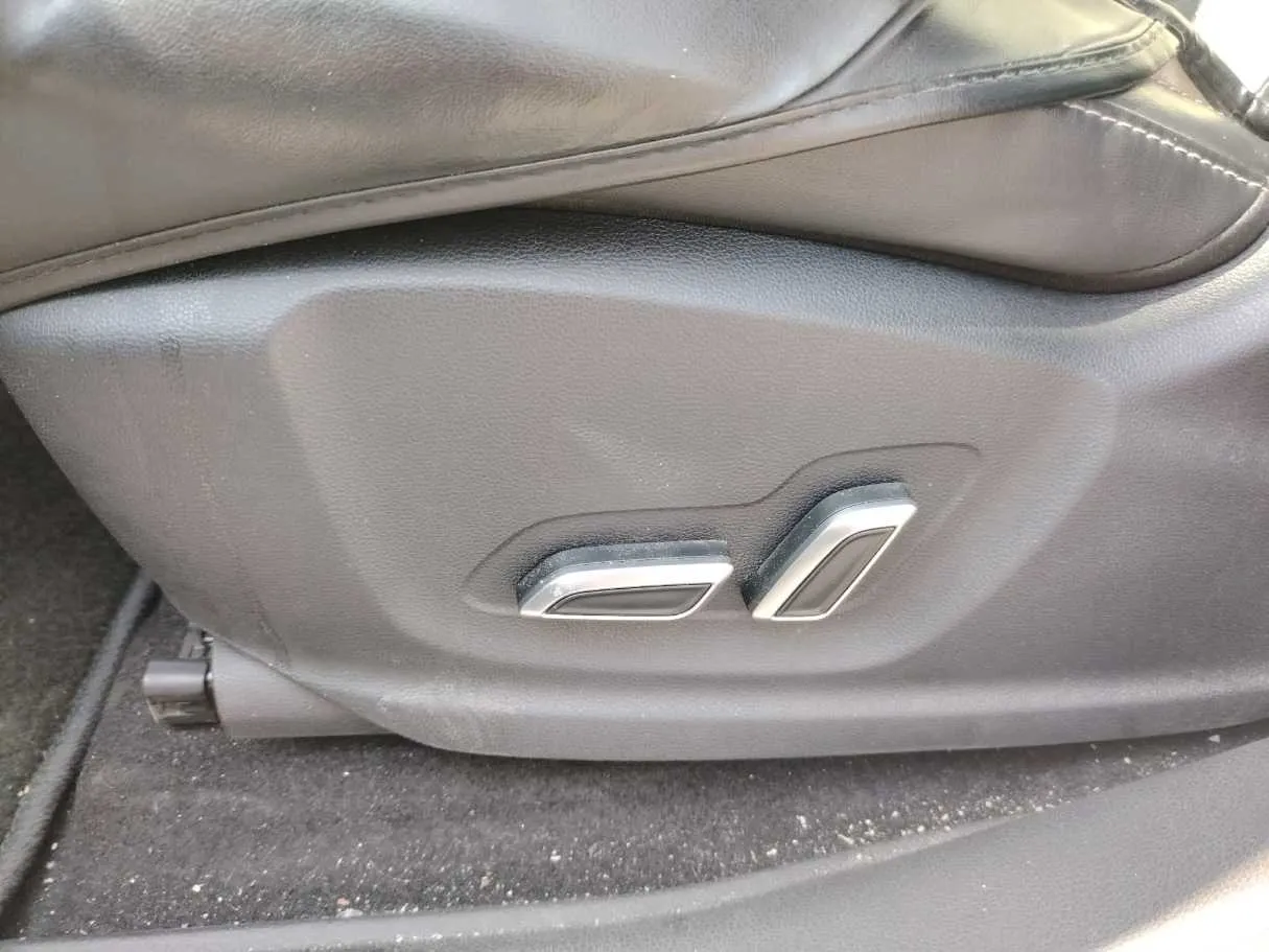 Car image 33