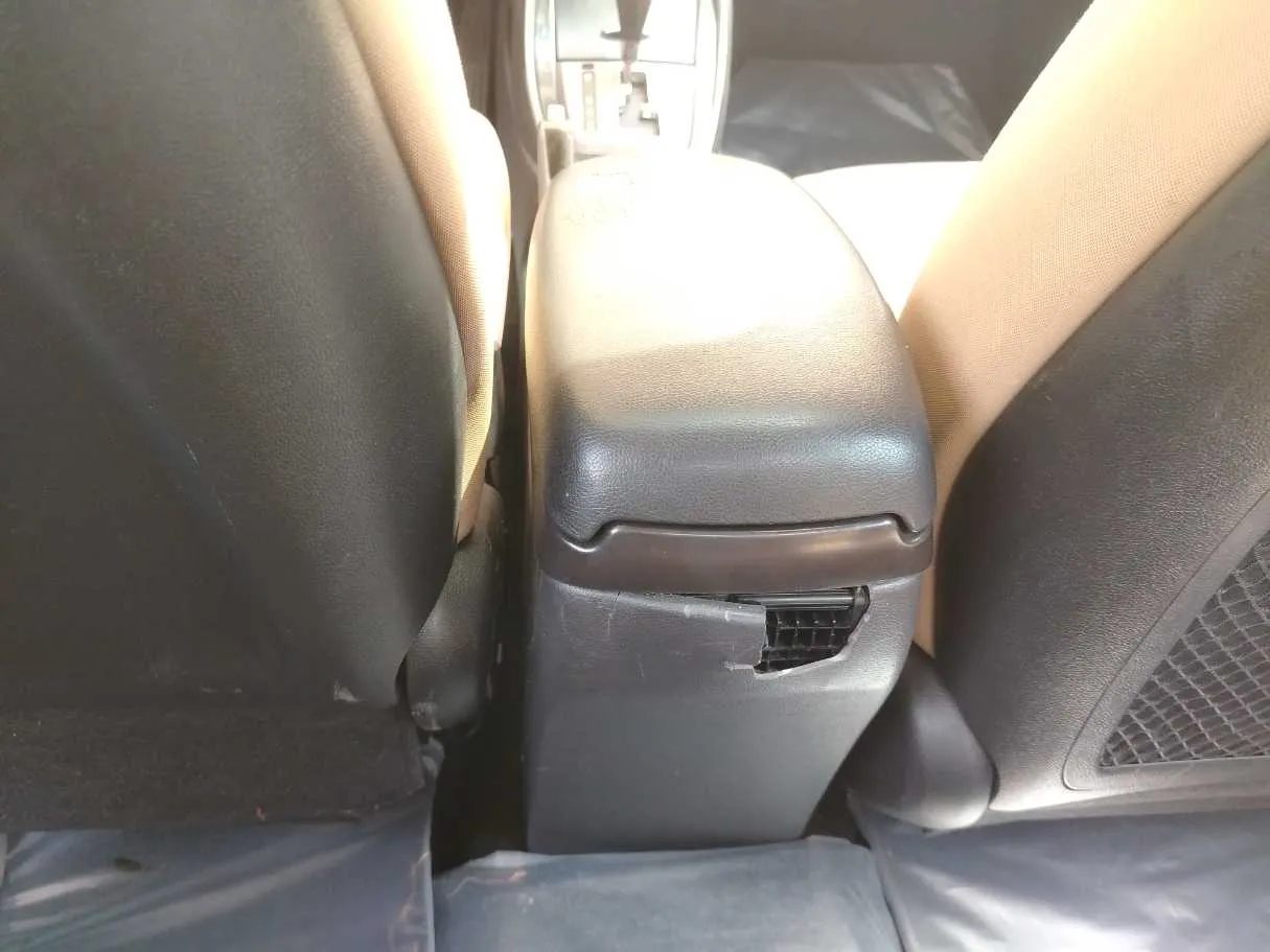 Car image 30