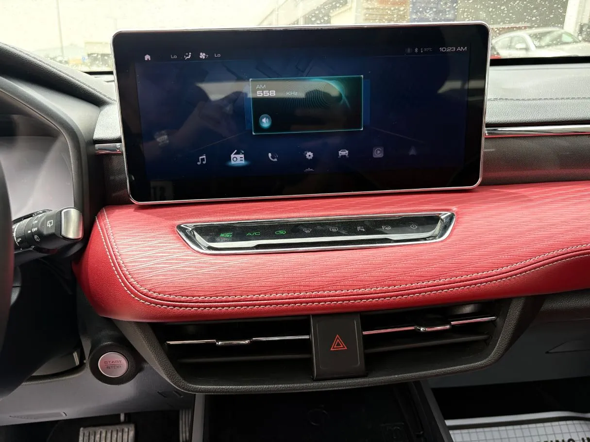Car image 14