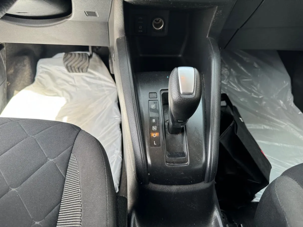 Car image 16