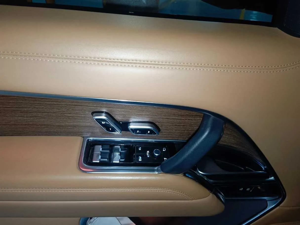 Car image 36