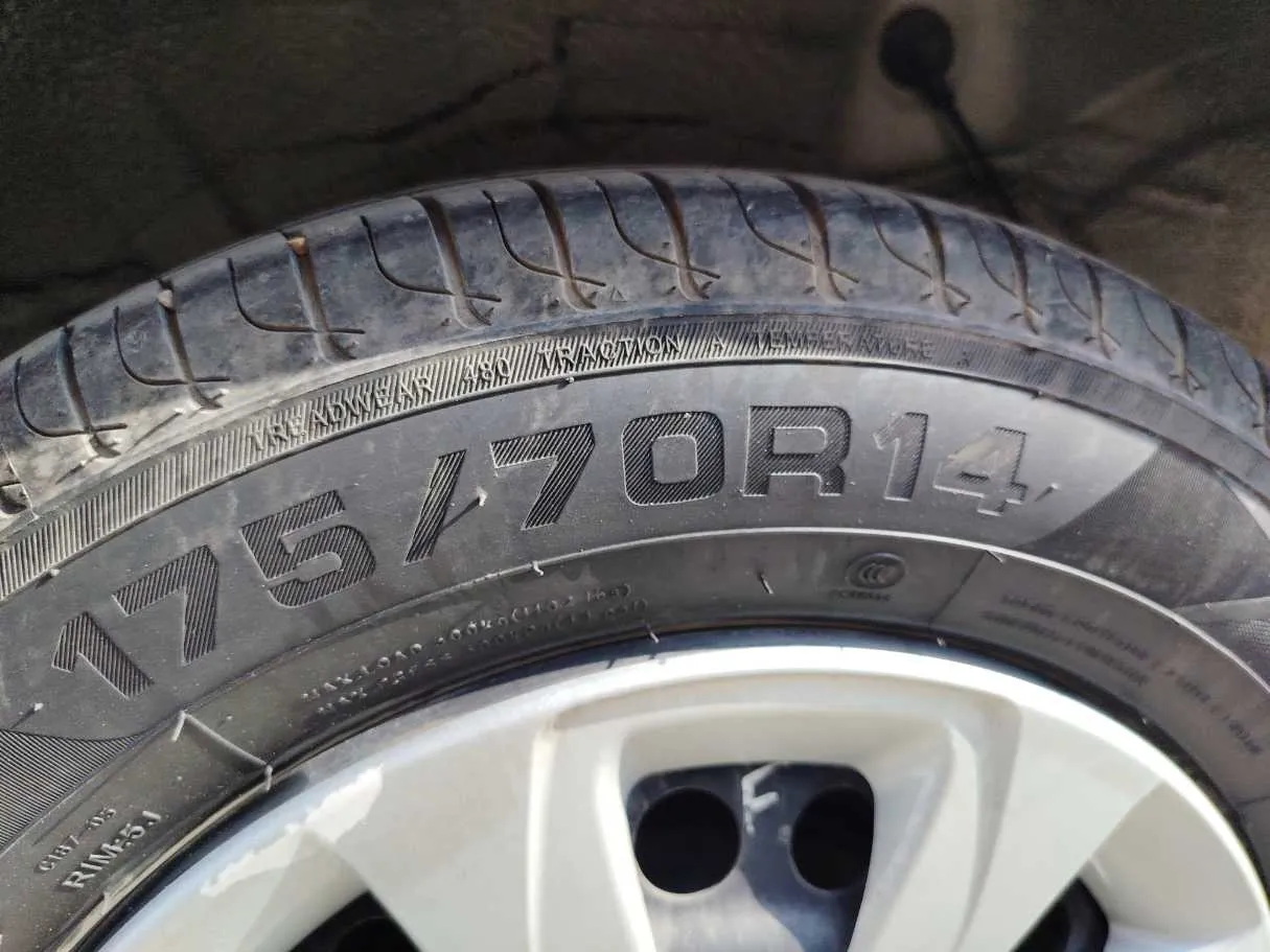 Car image 27