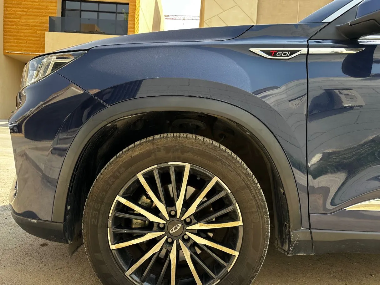 Car image 9