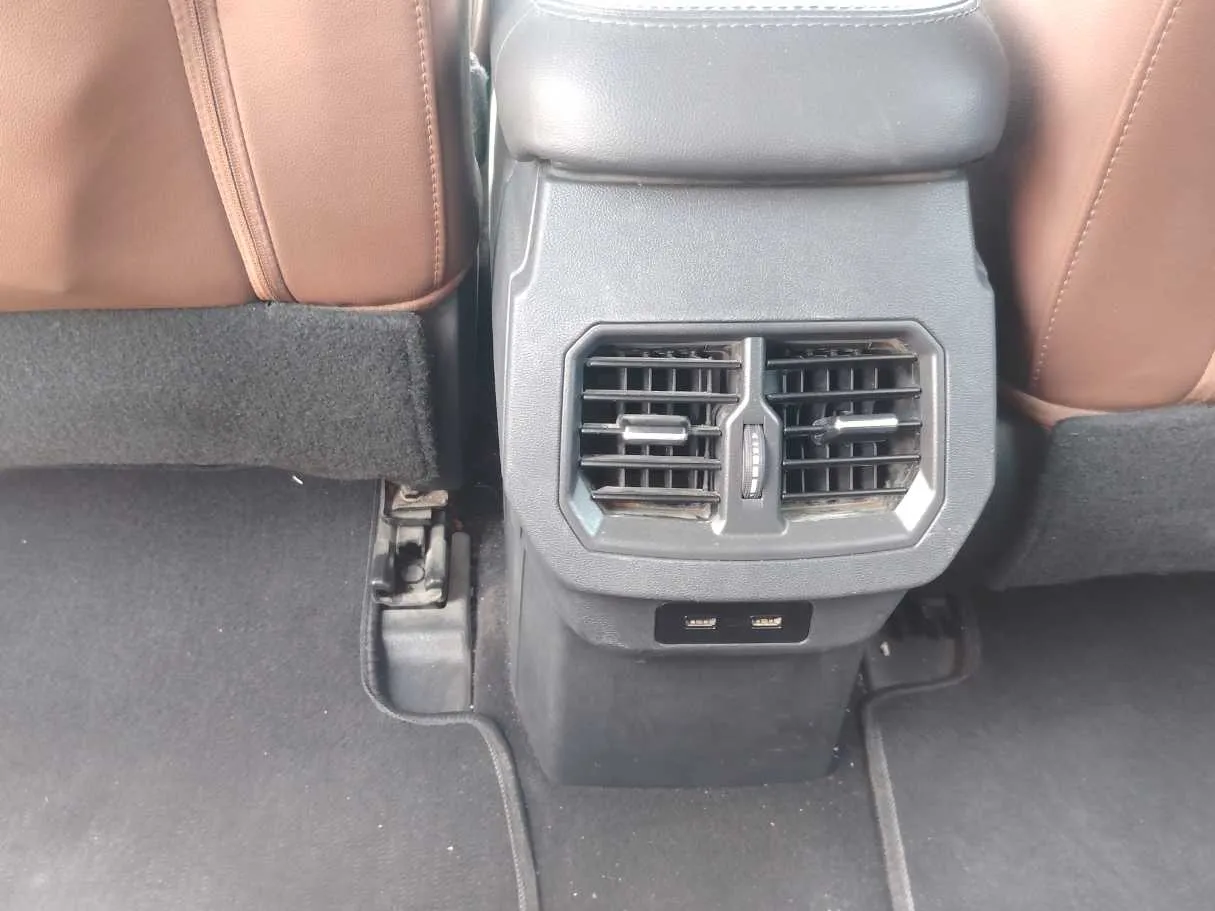 Car image 29