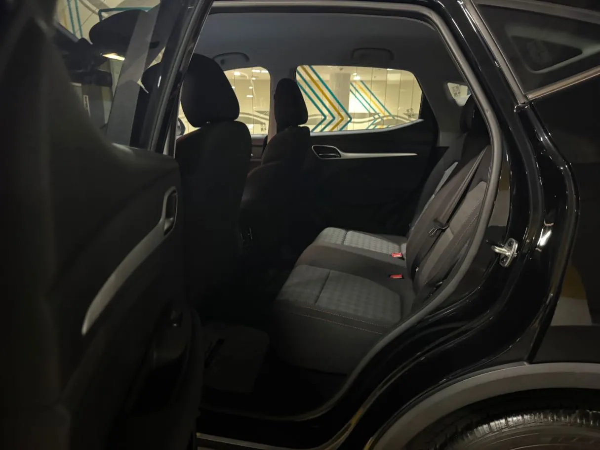 Car image 13