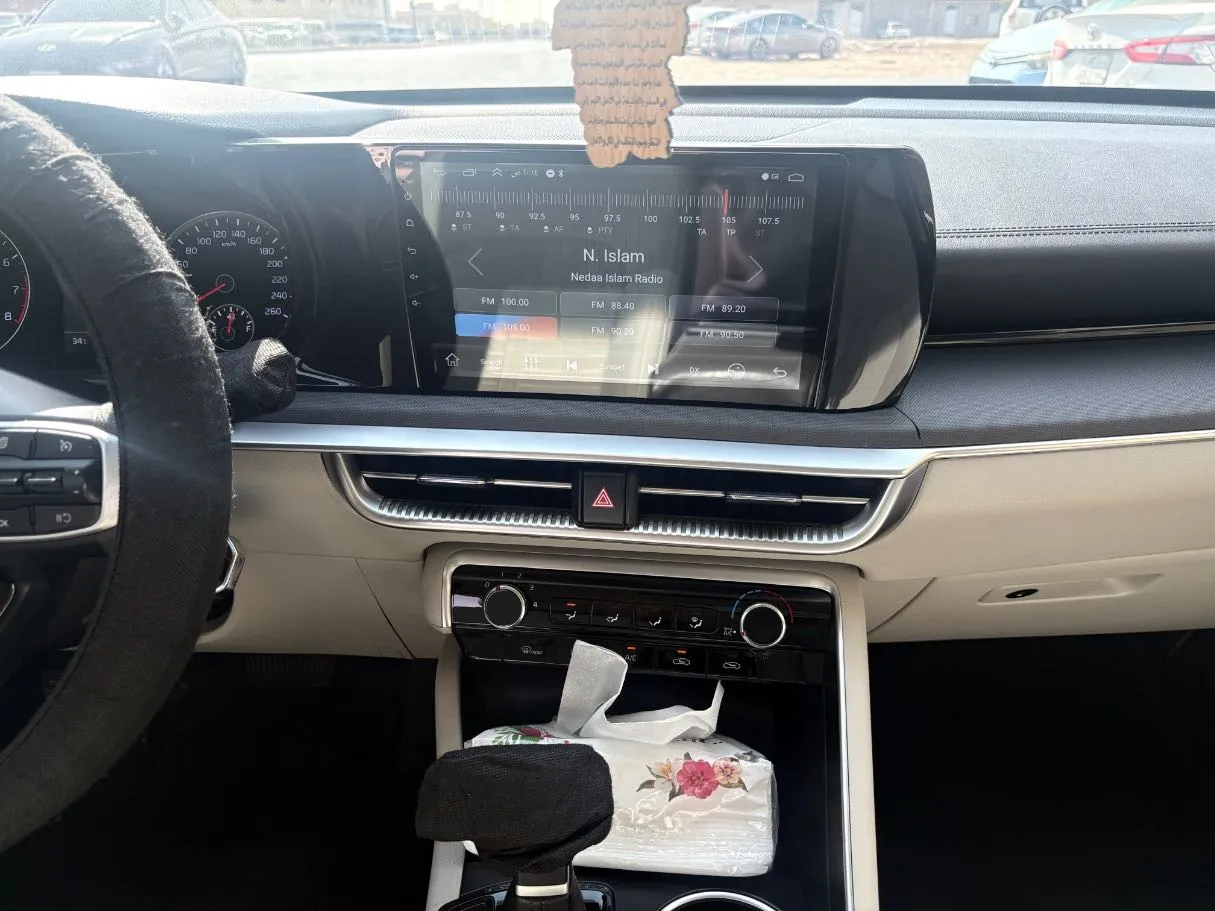 Car image 19