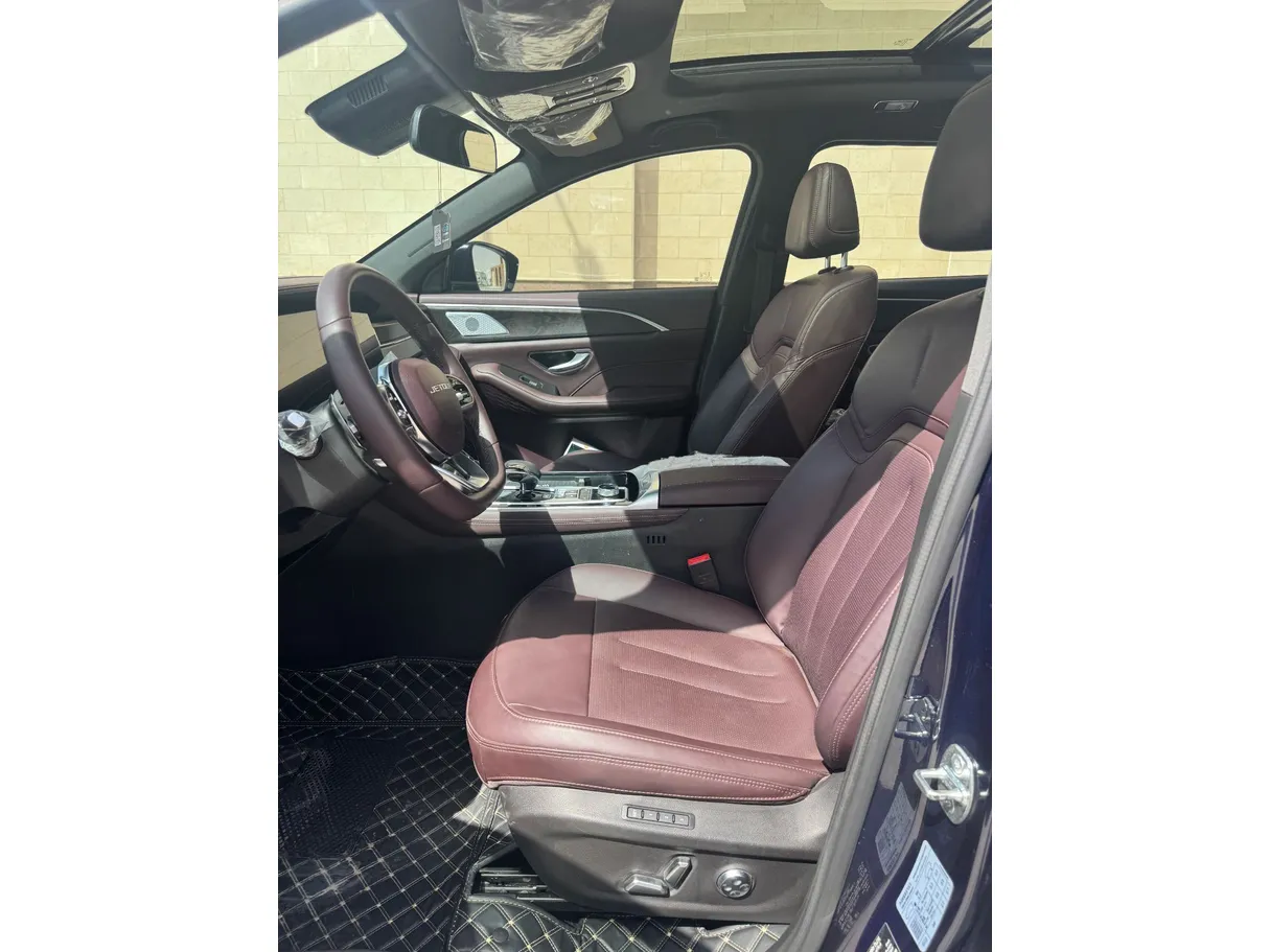 Car image 11