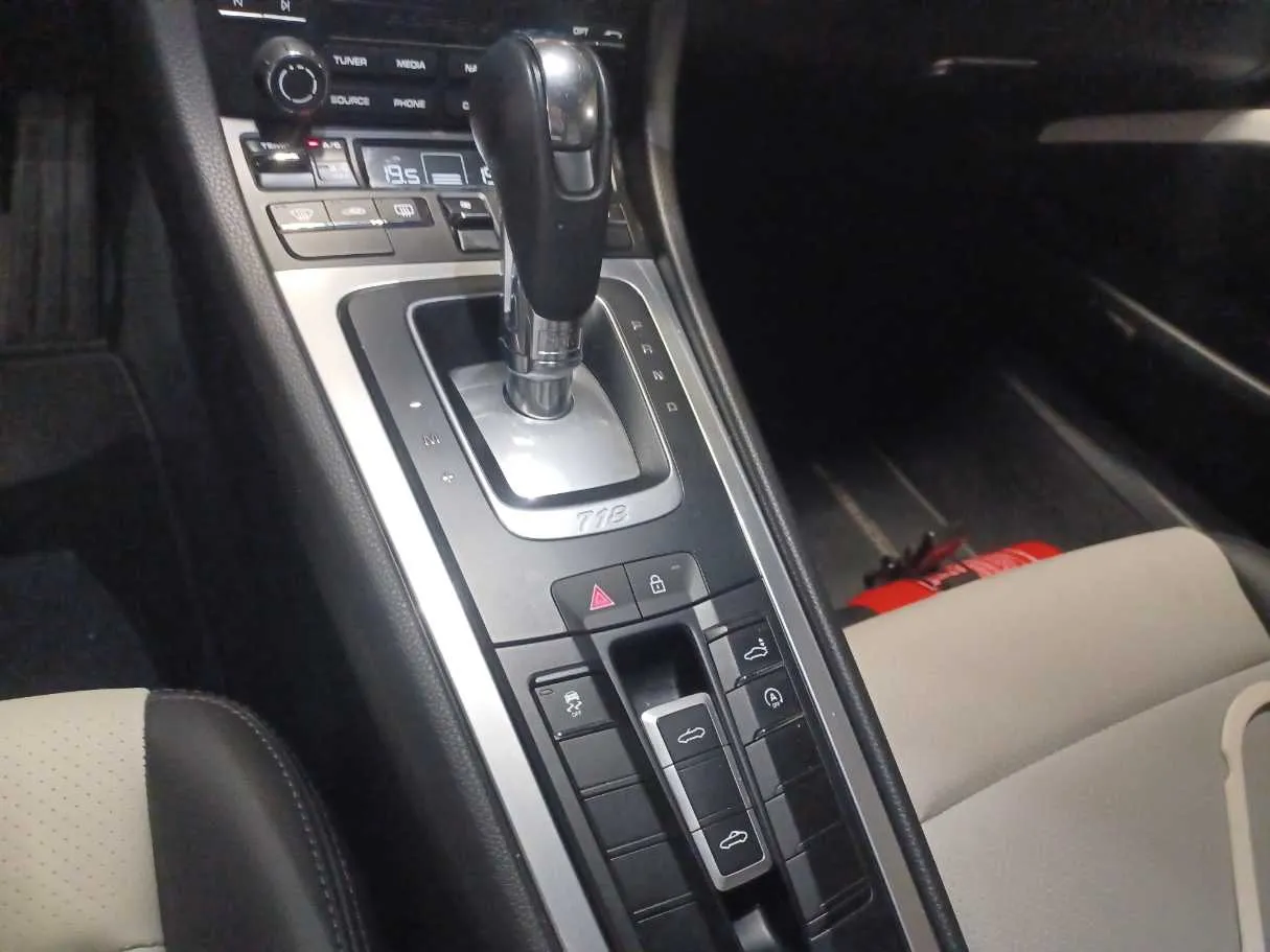 Car image 13