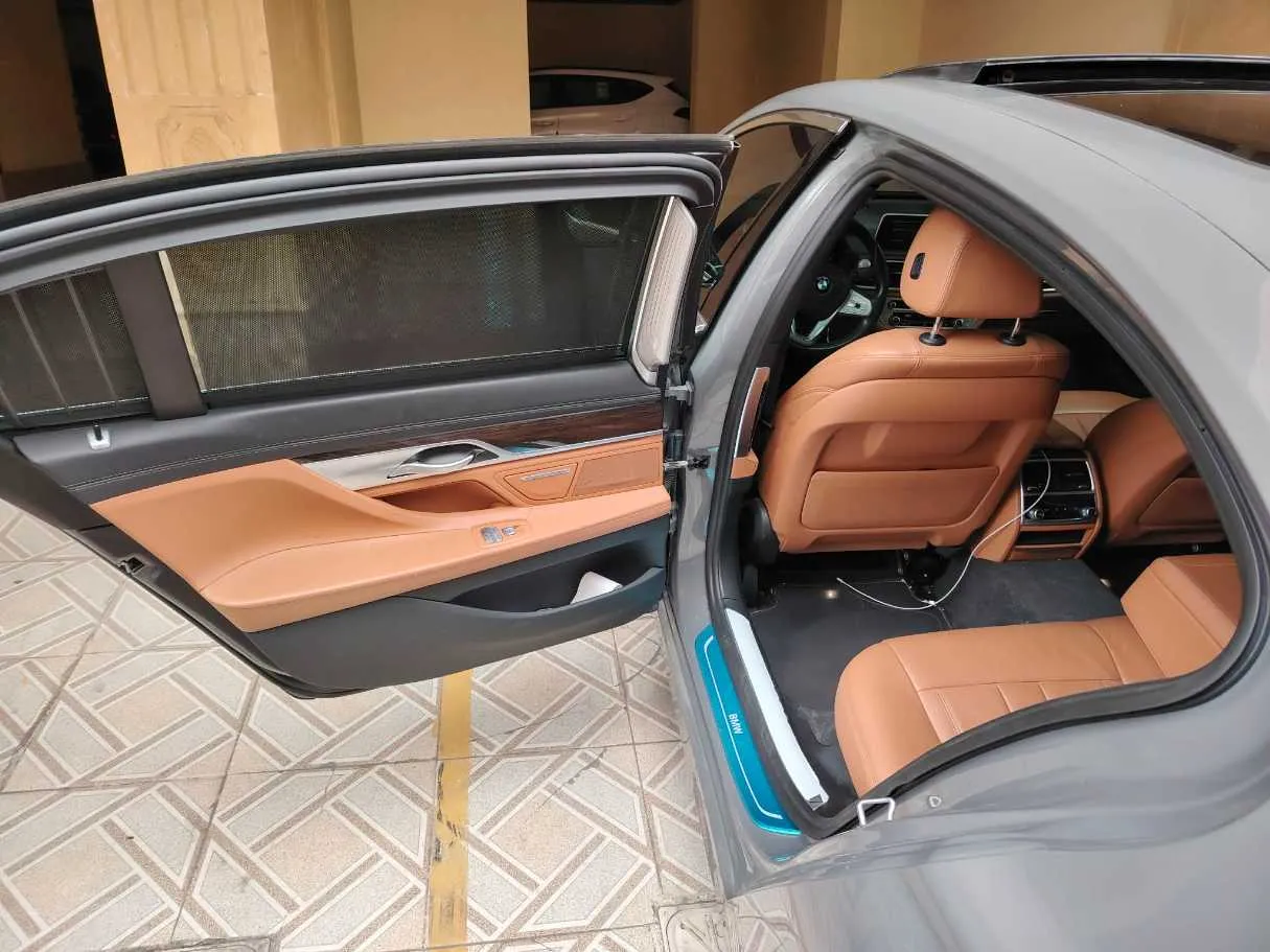 Car image 17