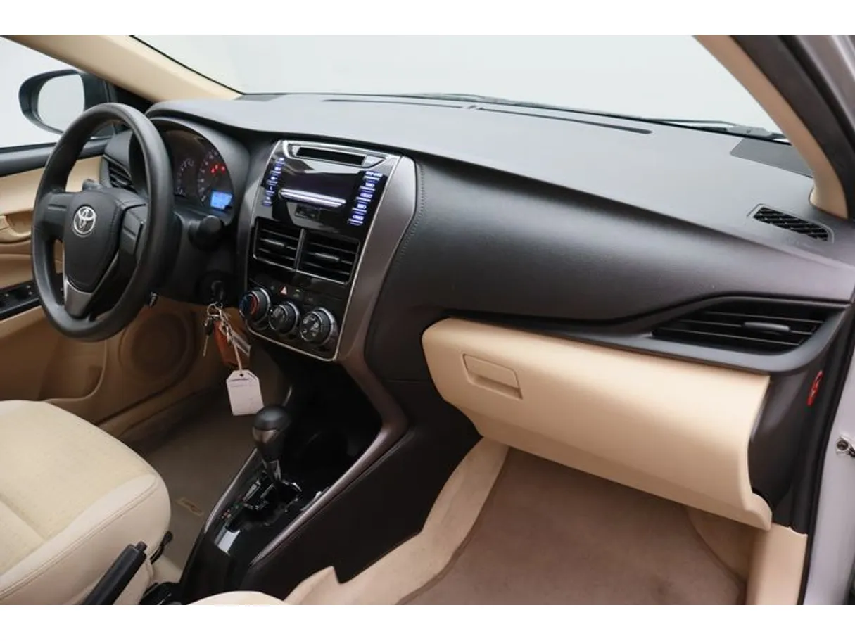 Car image 10