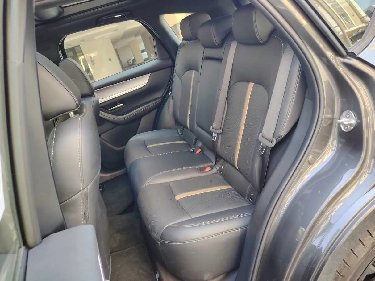 Car image 15