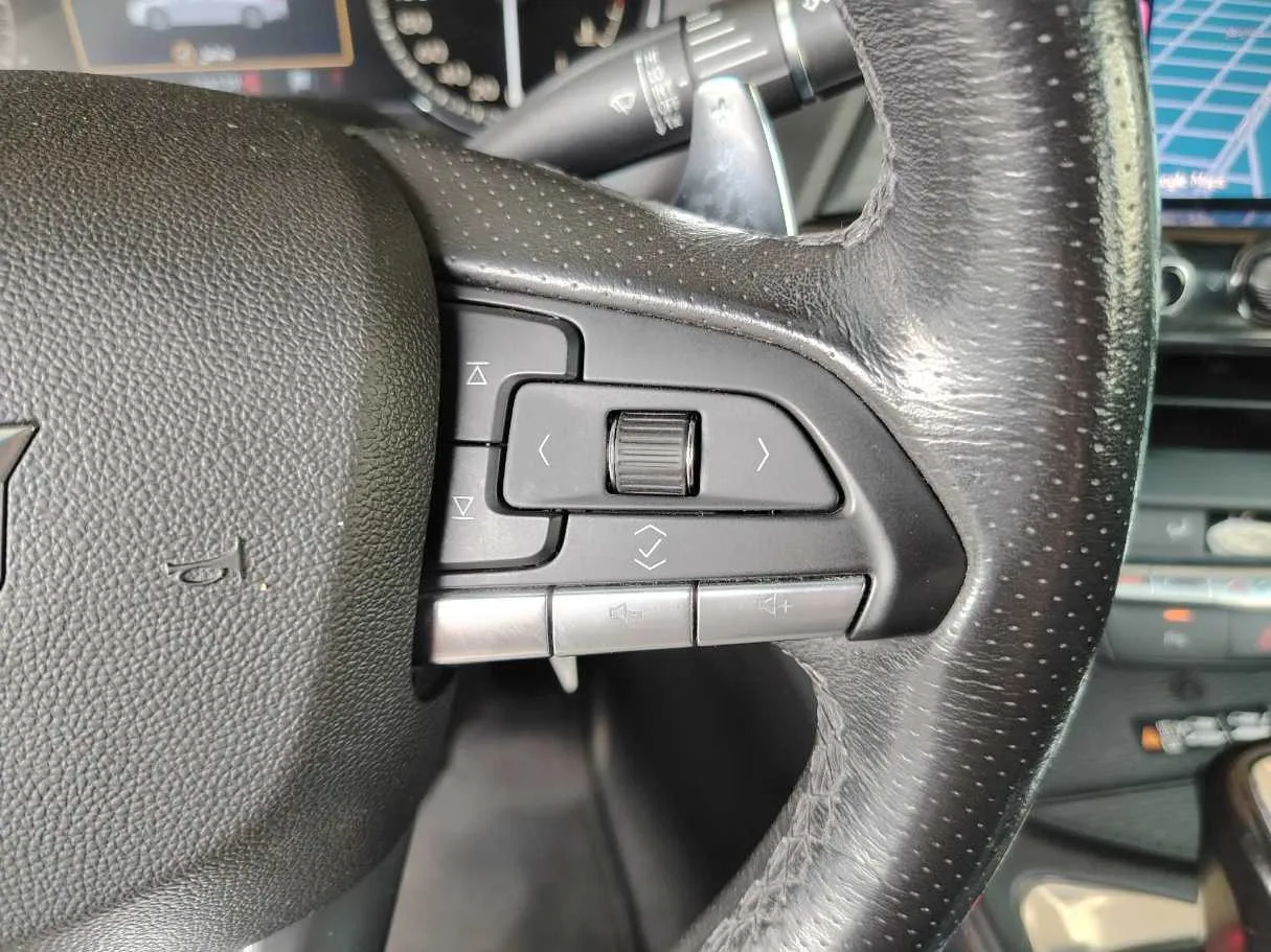 Car image 27