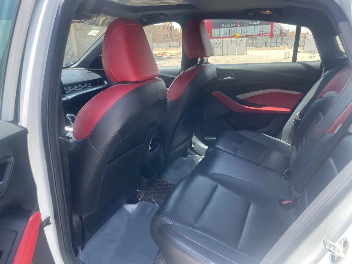 Car image 16