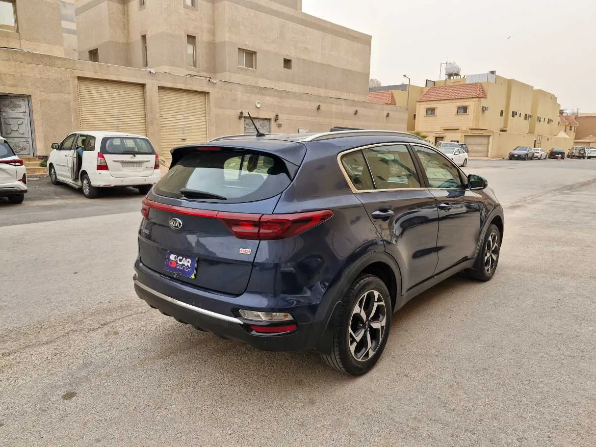 Car image 5