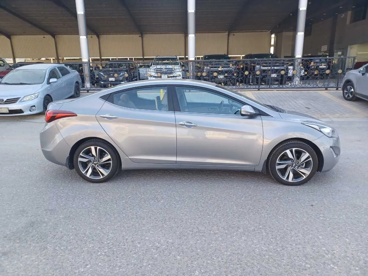 Car image 4